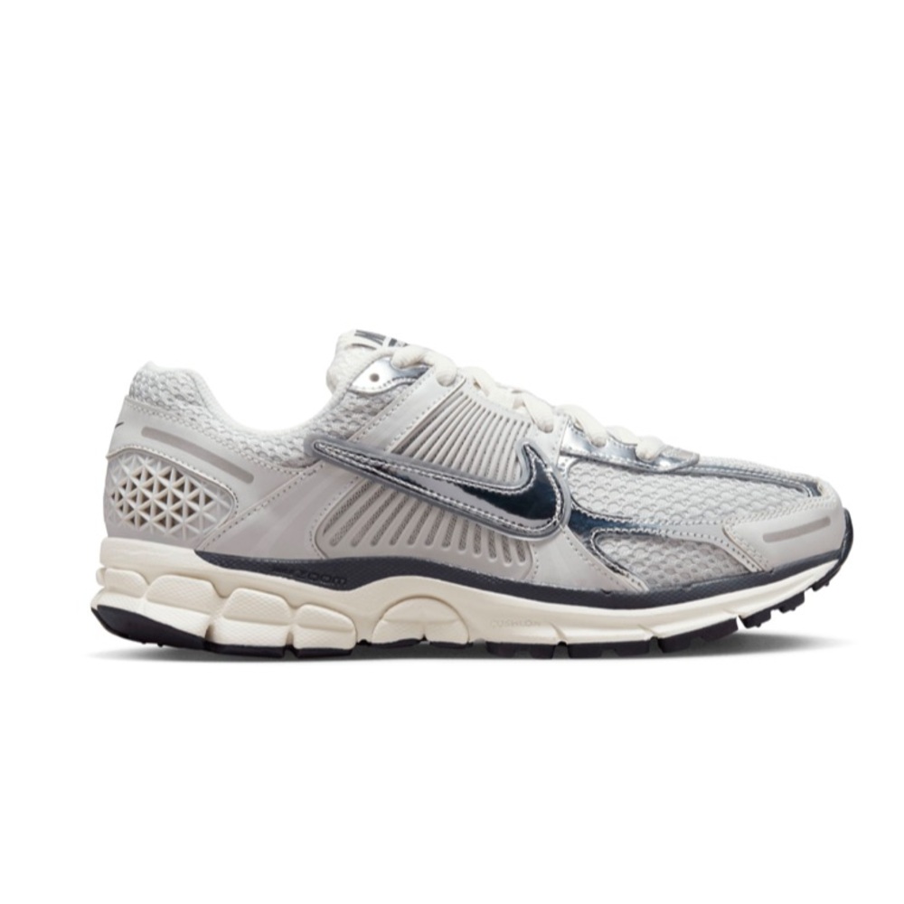 Nike Vomero 5 in Photon Dust